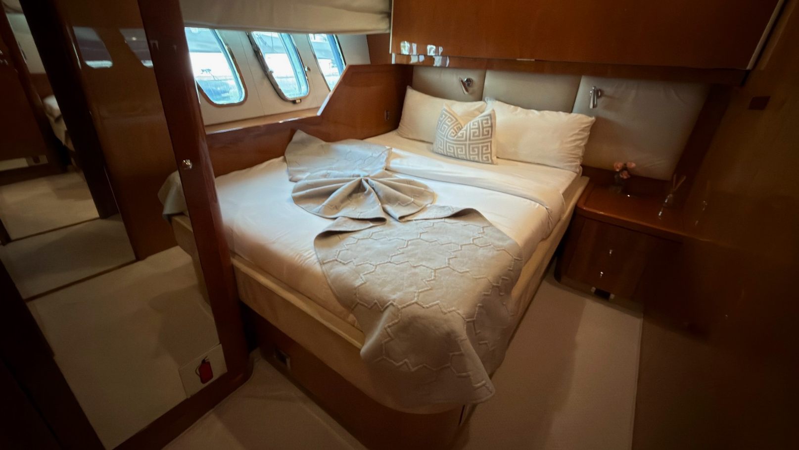 Sunseeker Aarna yacht, image 9