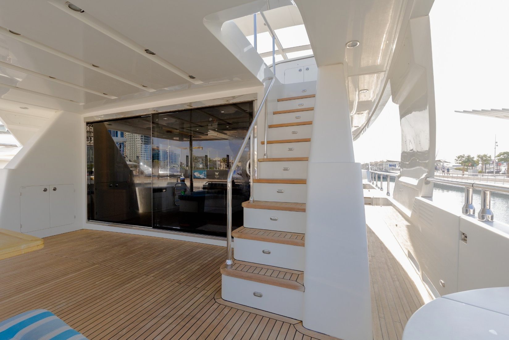 Sky Walker Caliente yacht, image 3