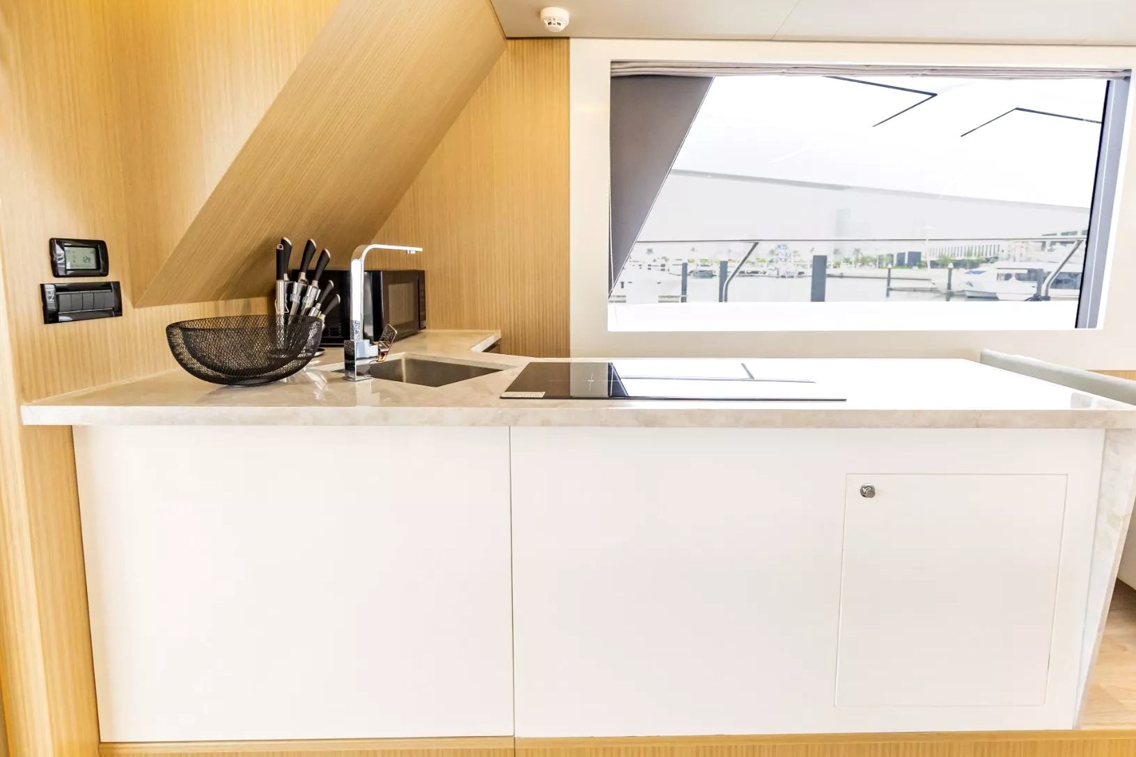 Sky Walker Infinity yacht, image 3