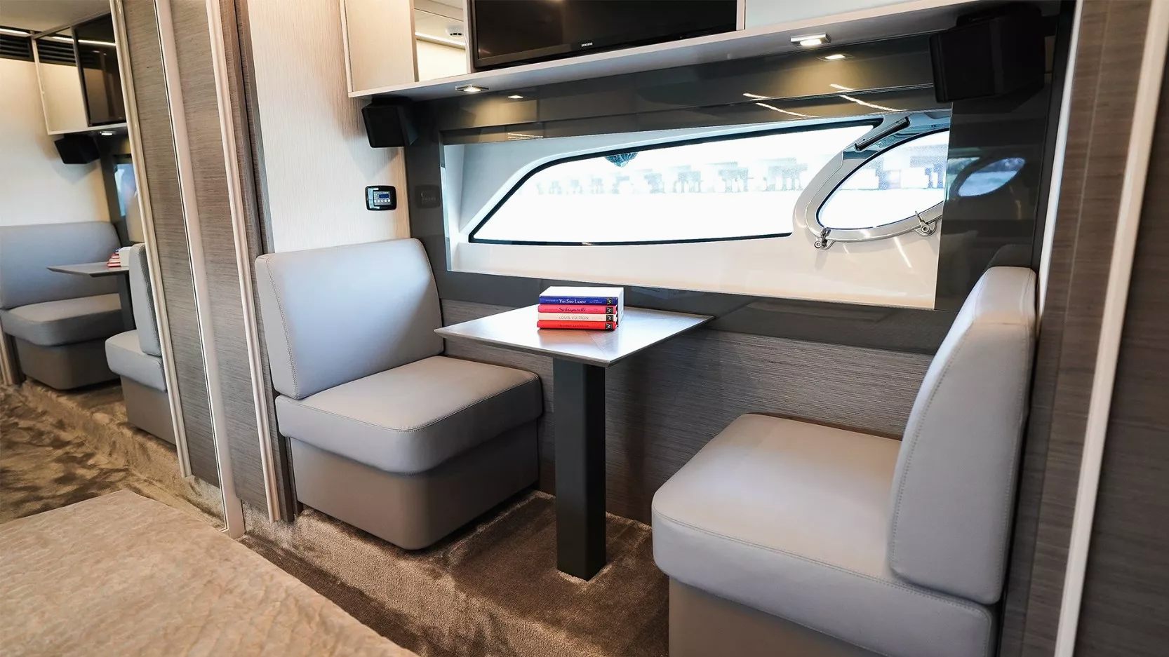 Pershing 5X Shark Grey yacht, image 9