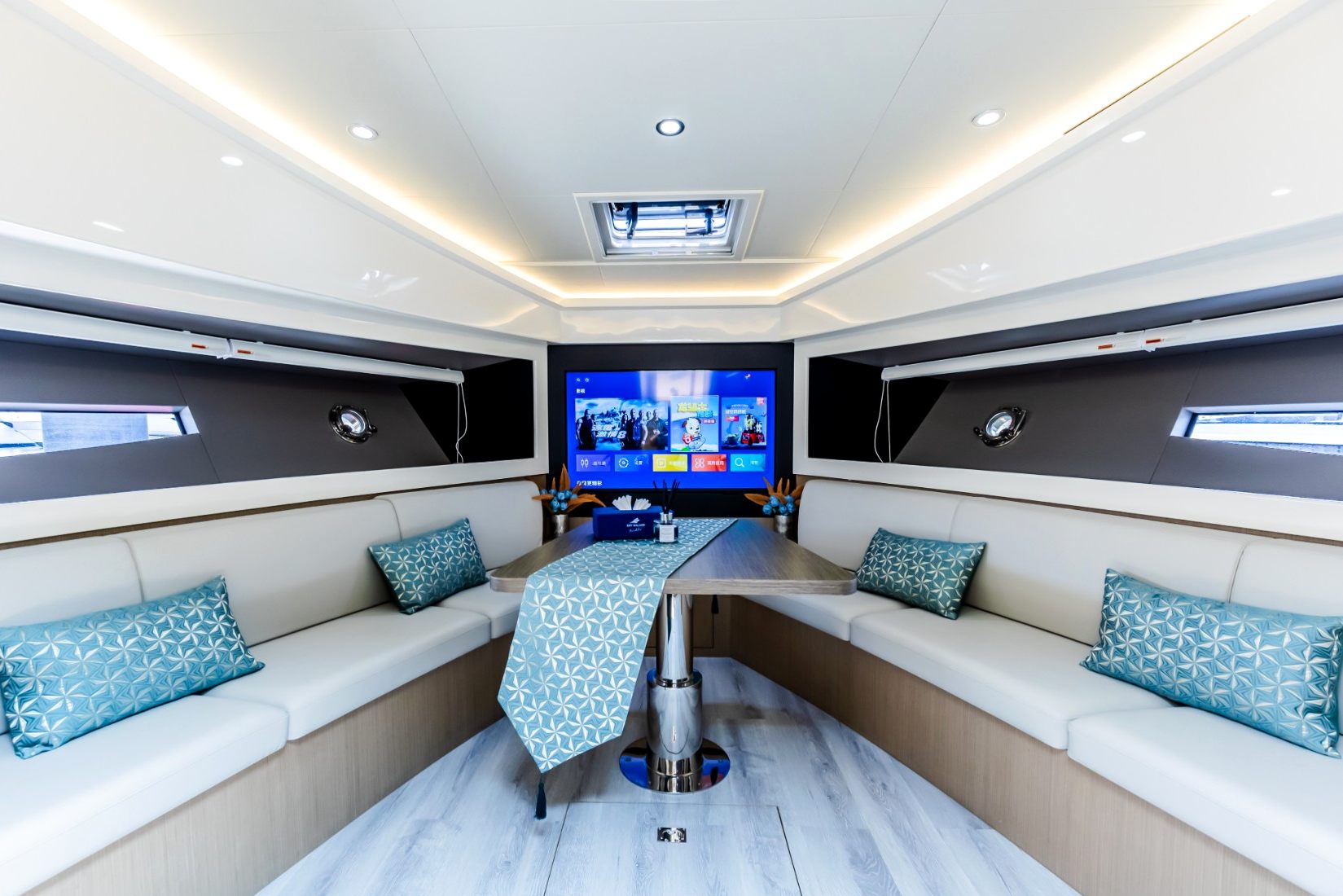 Sky Walker Art yacht, image 10