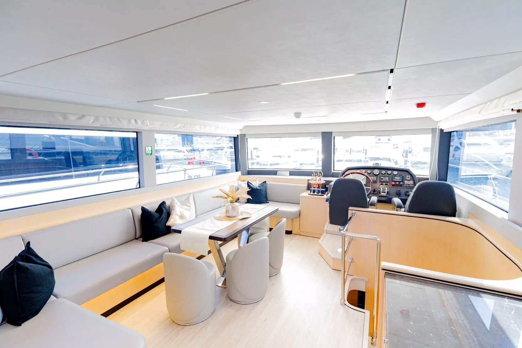 Sky Walker Reno yacht, image 11