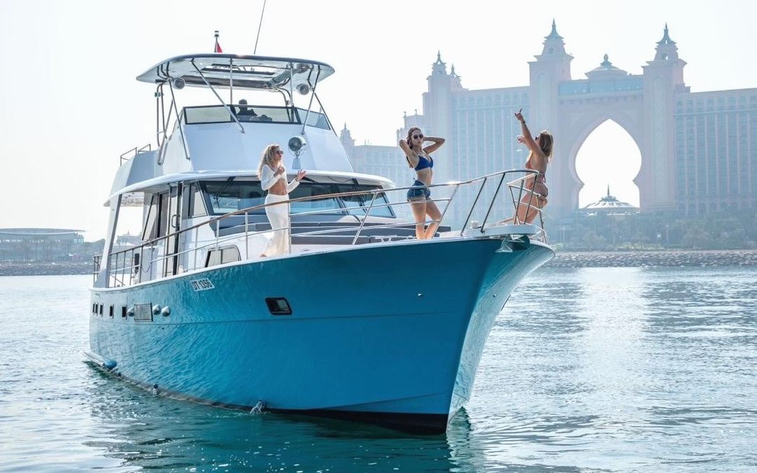 Vogue Hatteras in Dubai, 64 ft