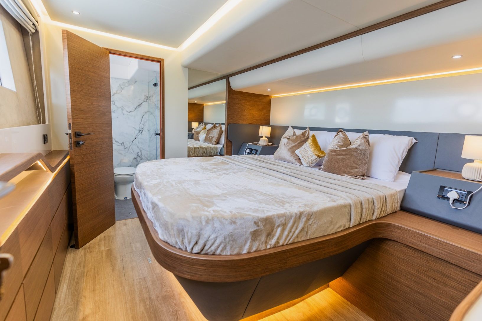 Sky Walker Aquila yacht, image 15
