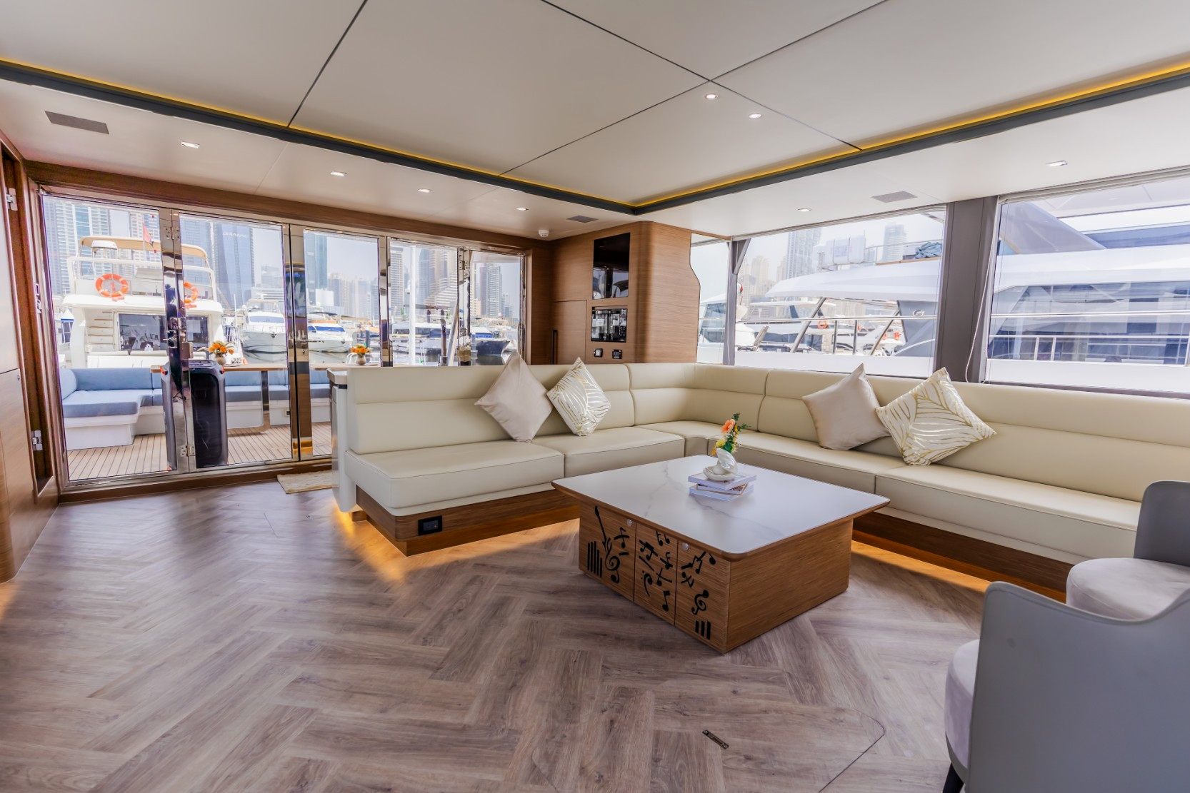Sky Walker Aquila yacht, image 5