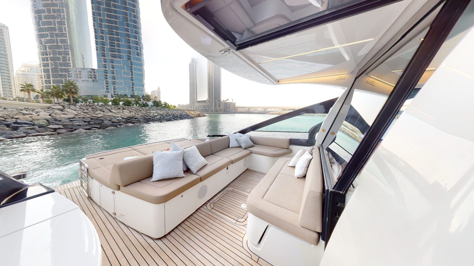 Pershing 5X Pearl White yacht, image 6