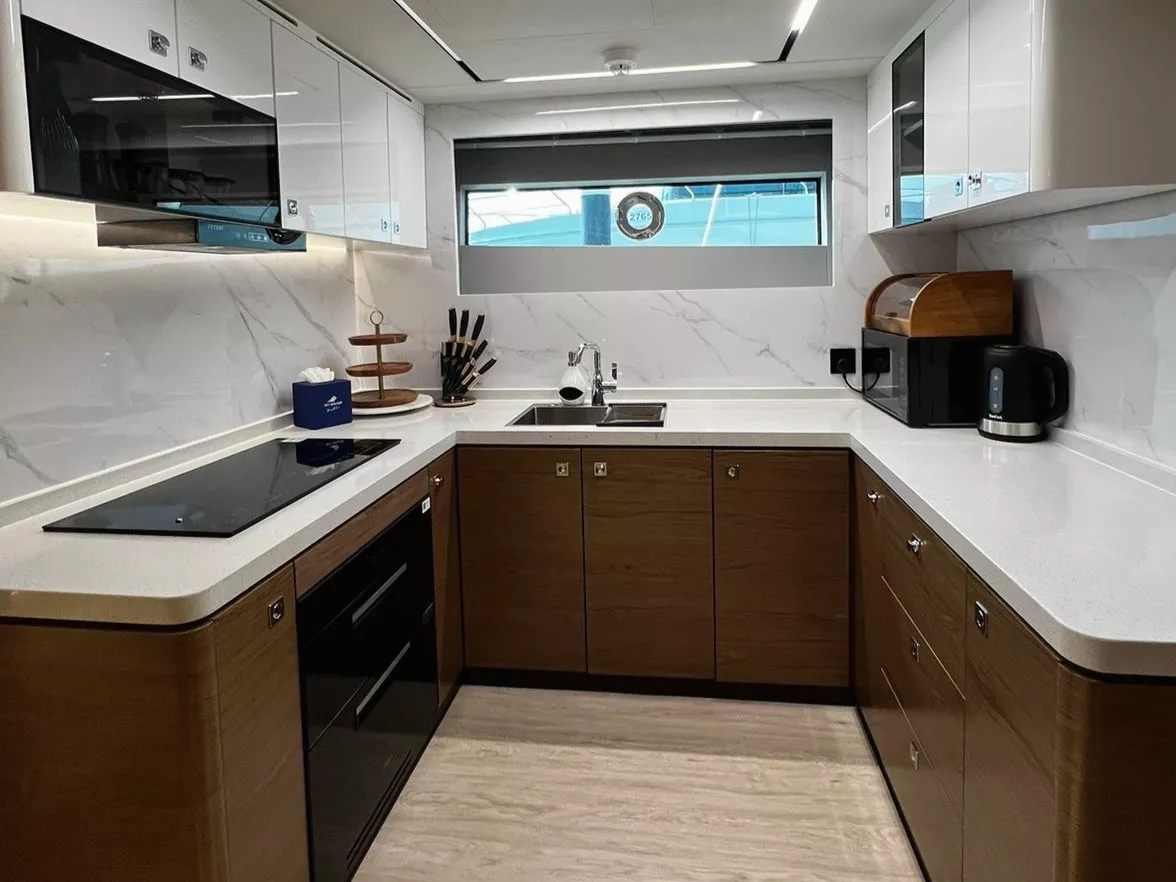 Sky Walker Aura yacht, image 6