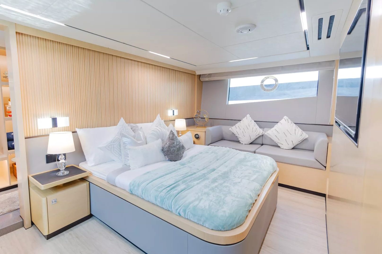 Sky Walker Gala yacht, image 11