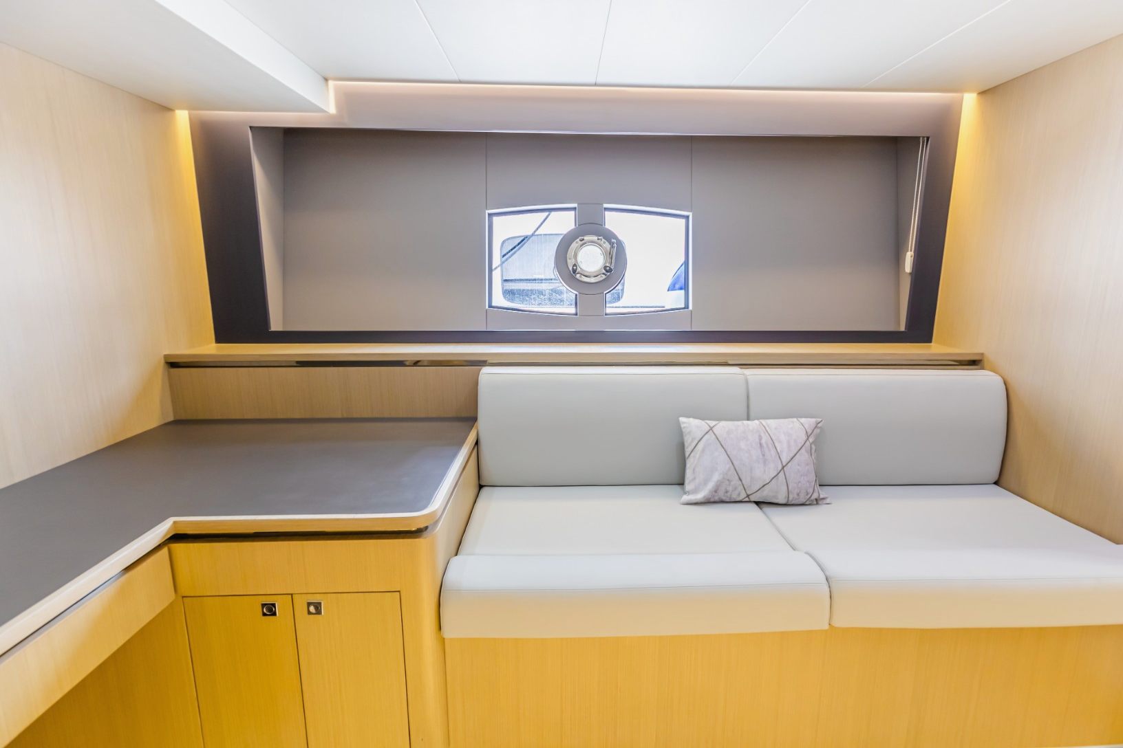 Sky Walker Fin yacht, image 2