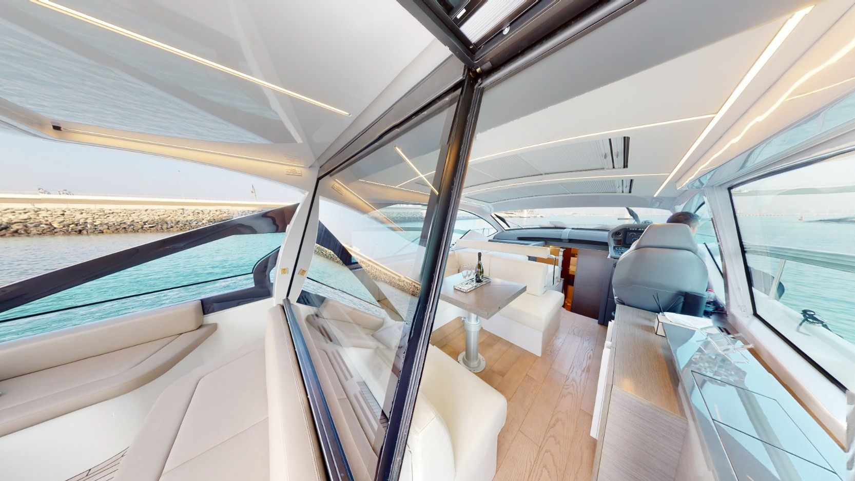 Pershing 5X Pearl White yacht, image 3