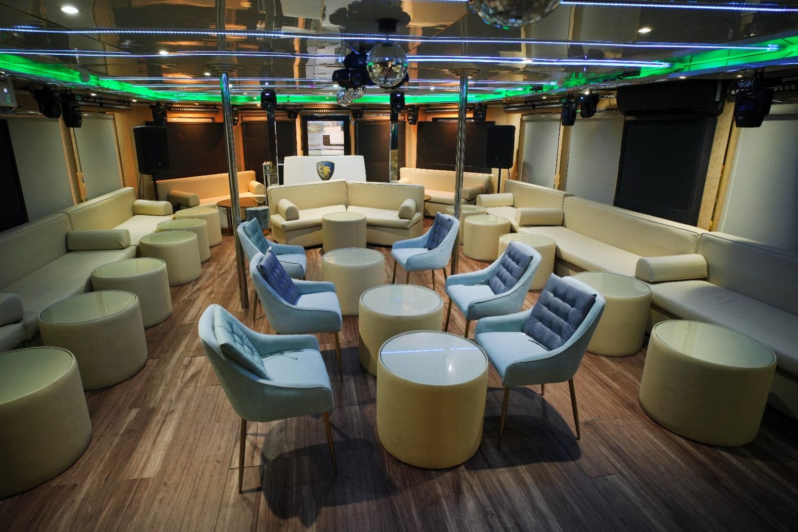 Play Boy Houseboat yacht, image 7