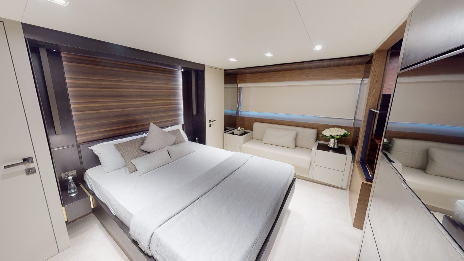 Ferretti 67 ft yacht, image 7