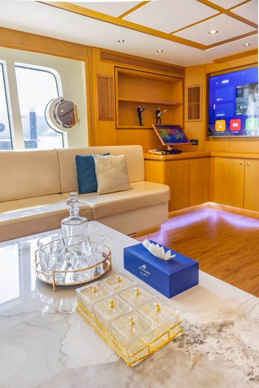 Sky Walker Kona yacht, image 4