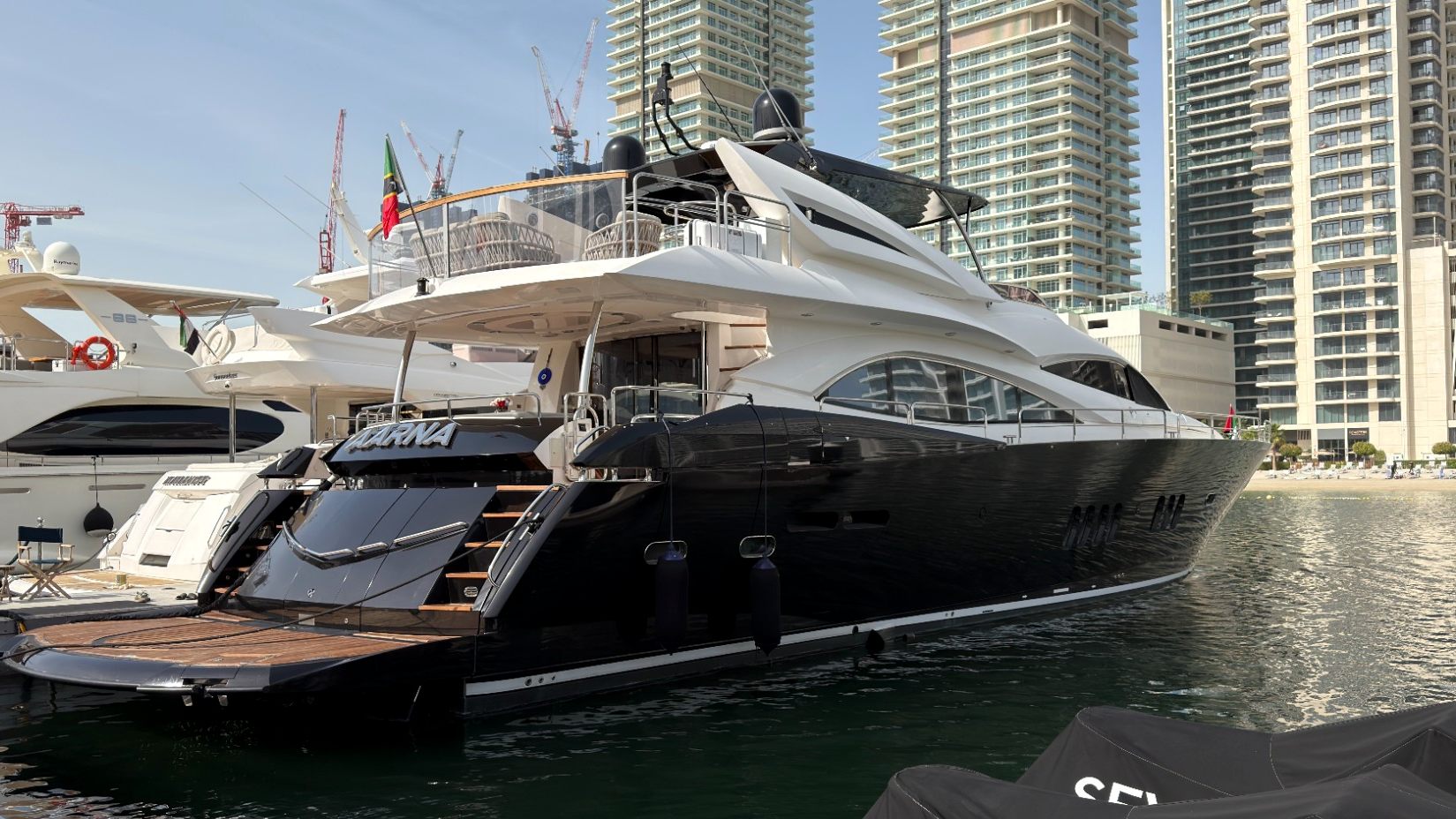 Sunseeker Aarna yacht, image 4