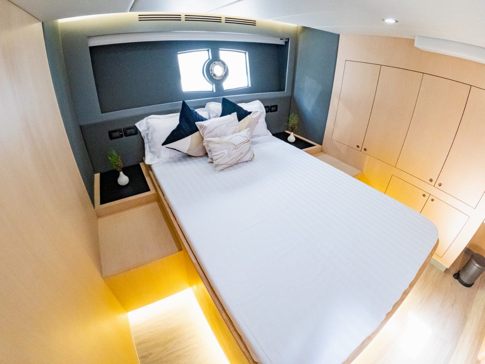 Sky Walker Uno yacht, image 5