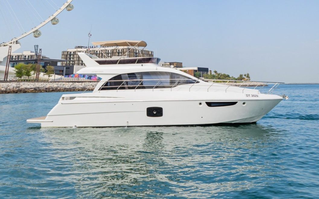 Sky Walker Uno in Dubai, 52 ft