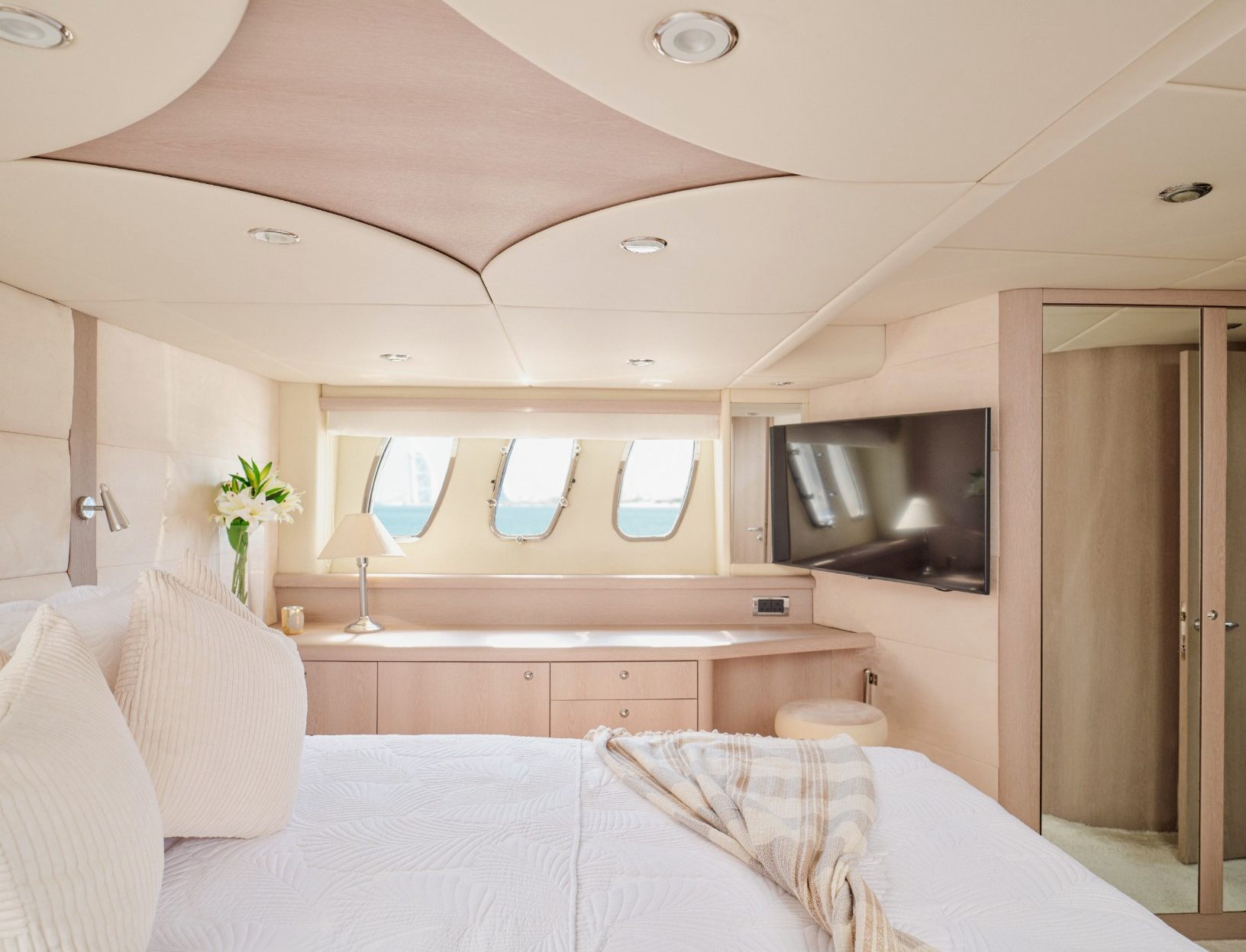 Sunseeker Satoshi yacht, image 3