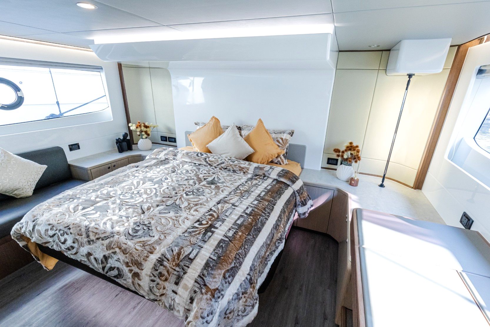 Sky Walker Fly X53 Sport yacht, image 13