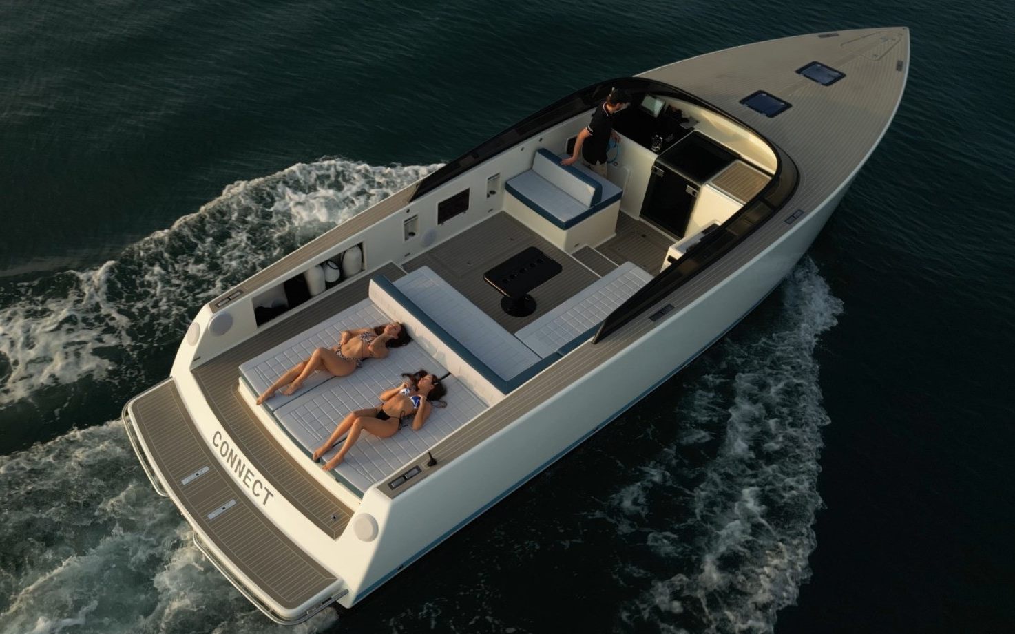 Van Dutch Connect in Dubai, 40 ft