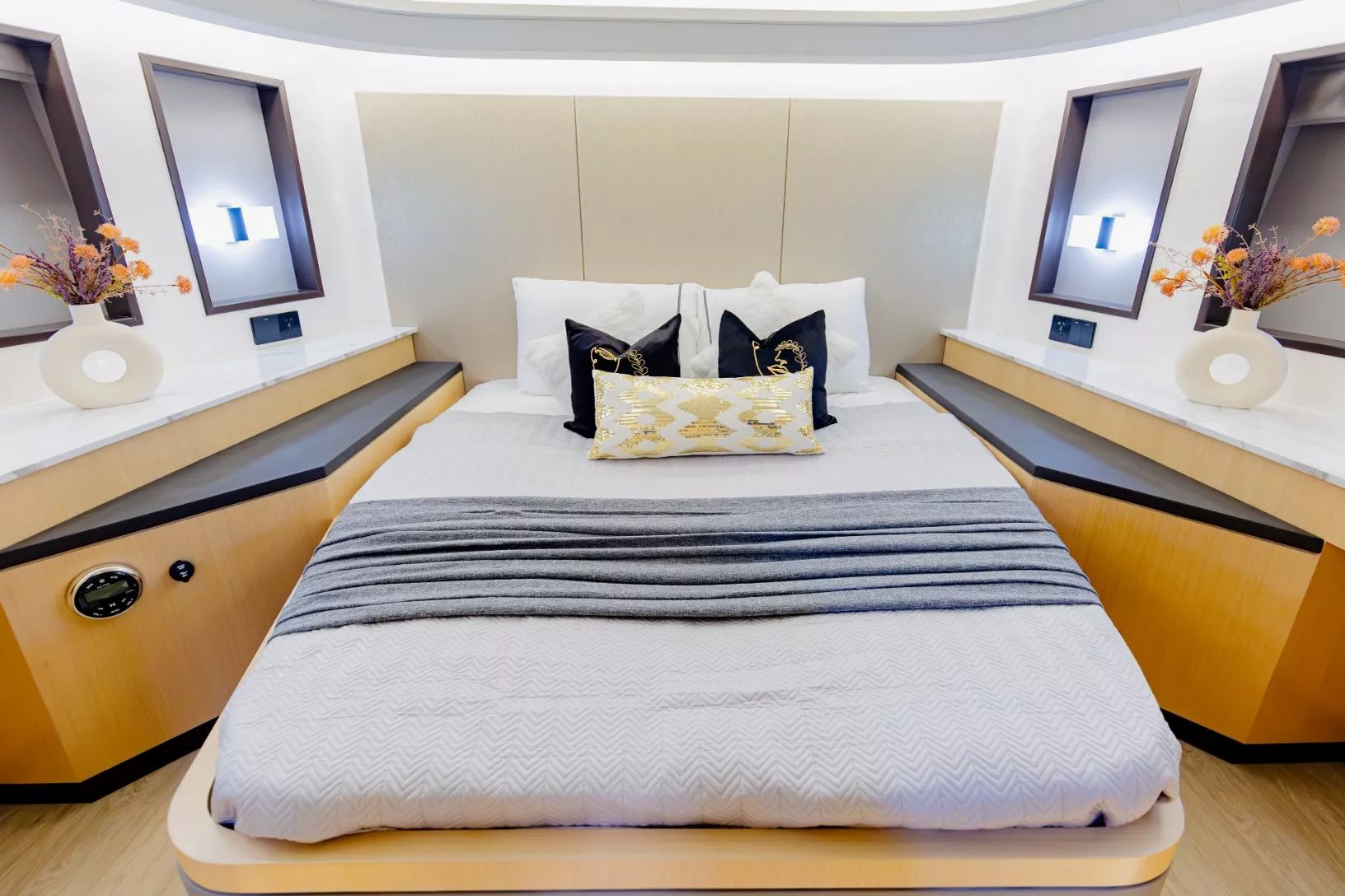 Sky Walker Reno yacht, image 6