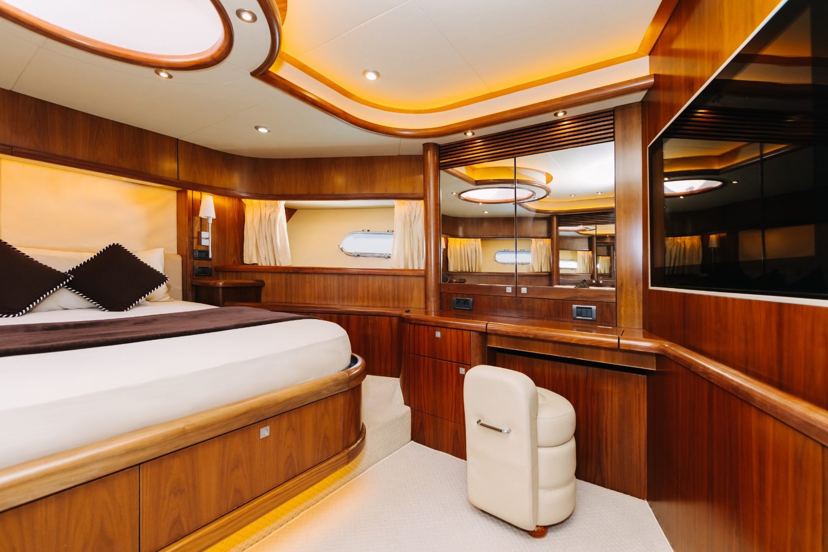 Sunseeker Why Not yacht, image 3