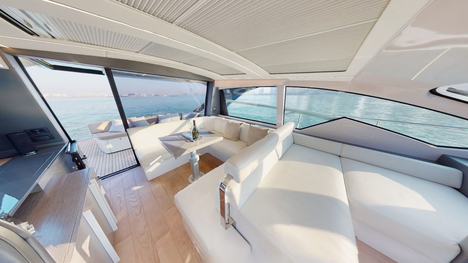 Pershing 5X Pearl White yacht, image 13