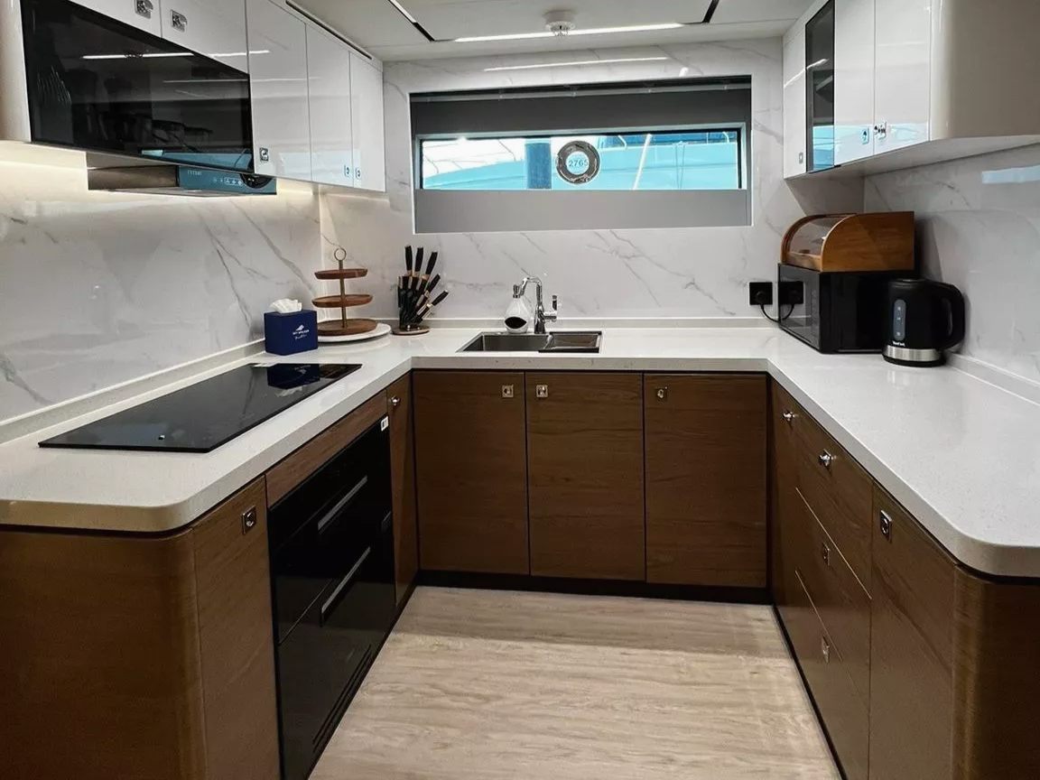 Sky Walker Taka Blue yacht, image 6