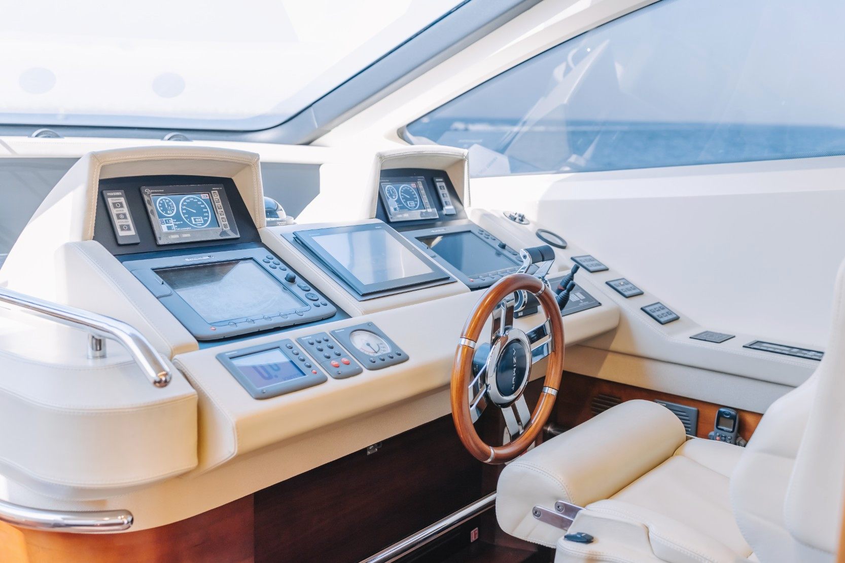 Azimut Viktoria yacht, image 9
