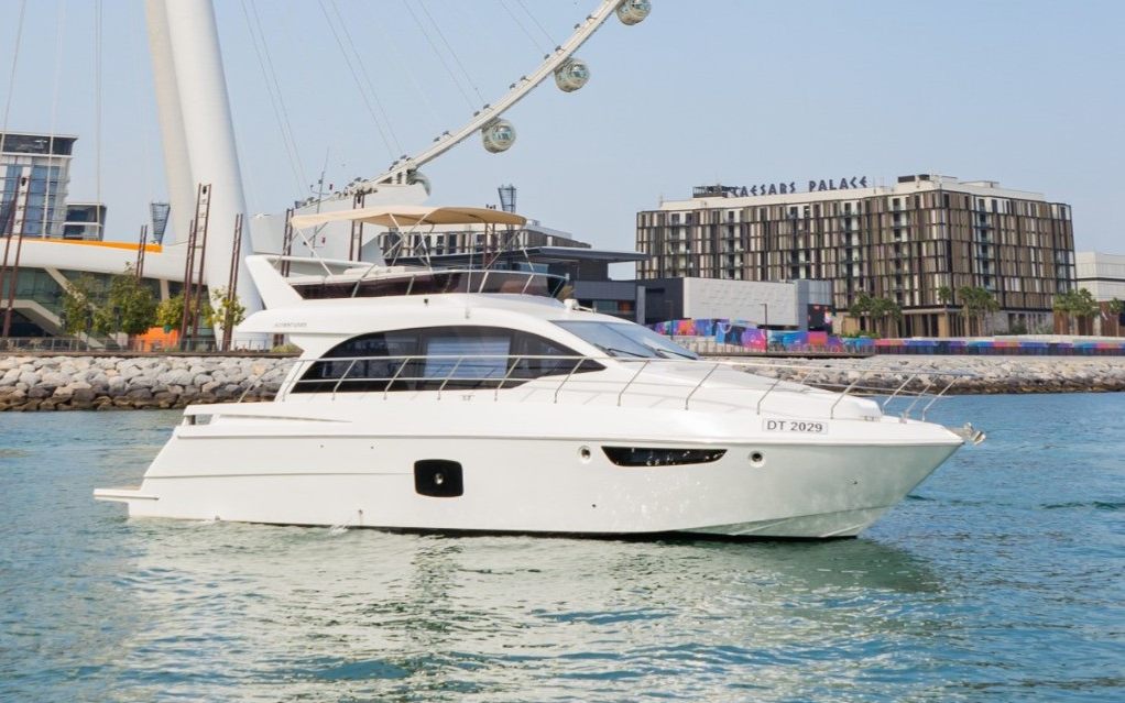 Sky Walker Oxo in Dubai, 52 ft