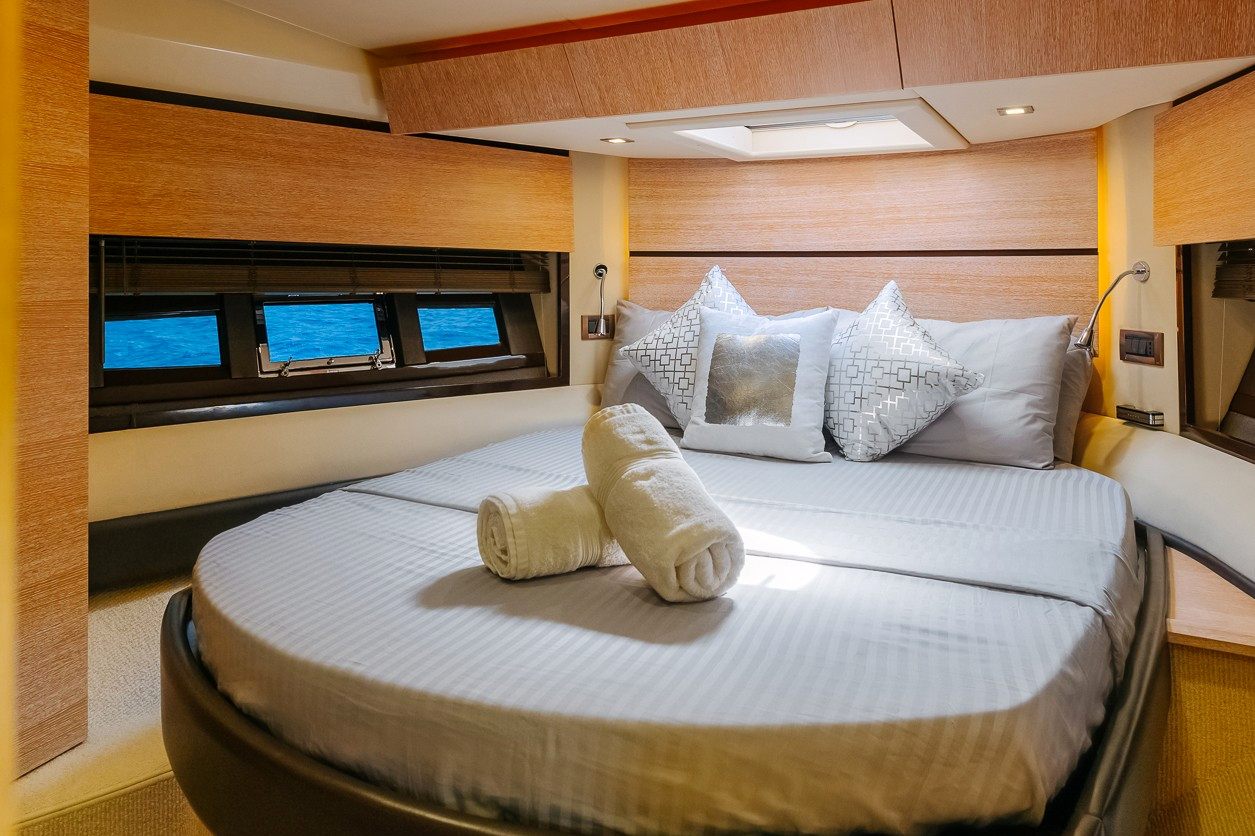 Azimut No Regrets yacht, image 9