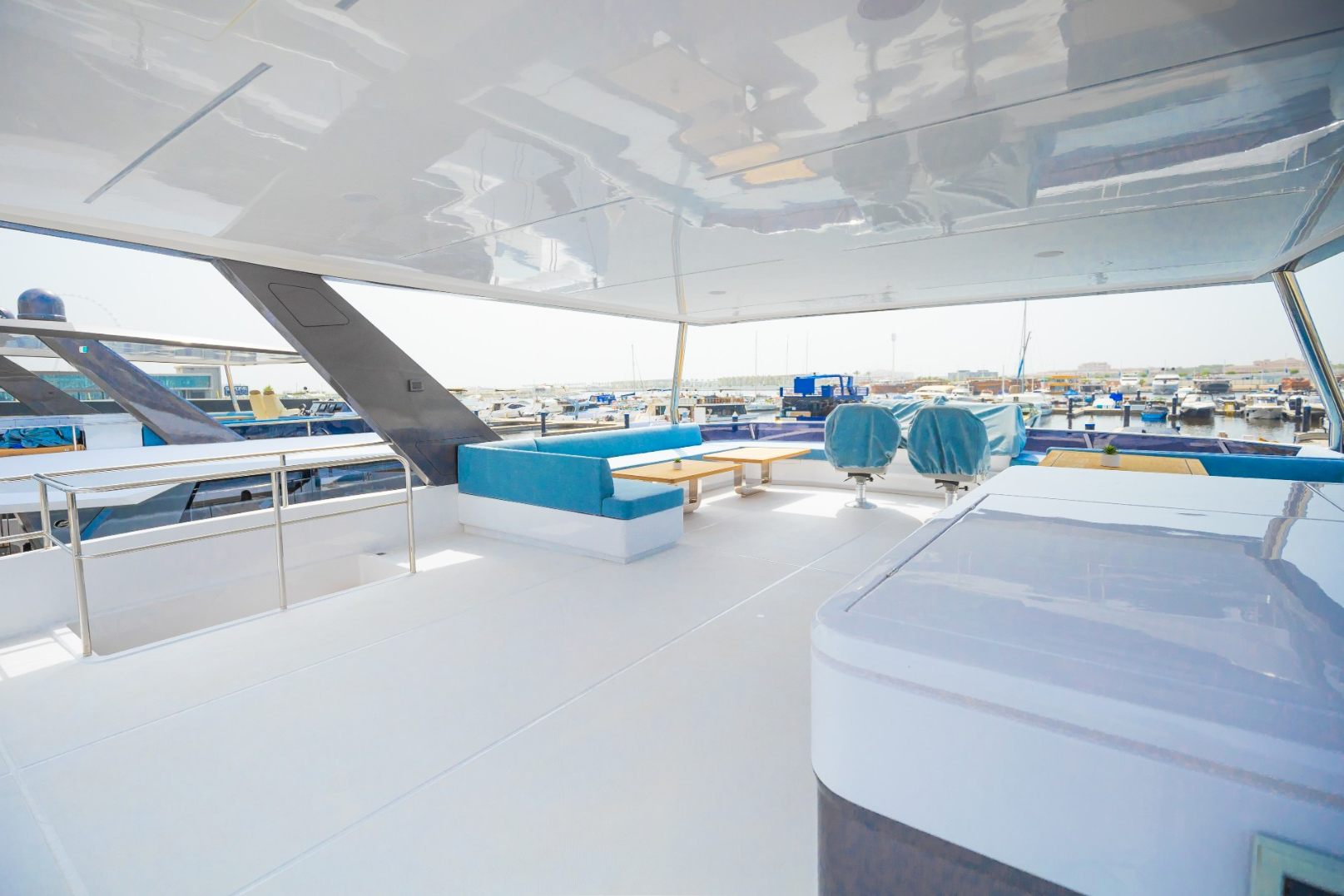 Sky Walker Aquila yacht, image 6