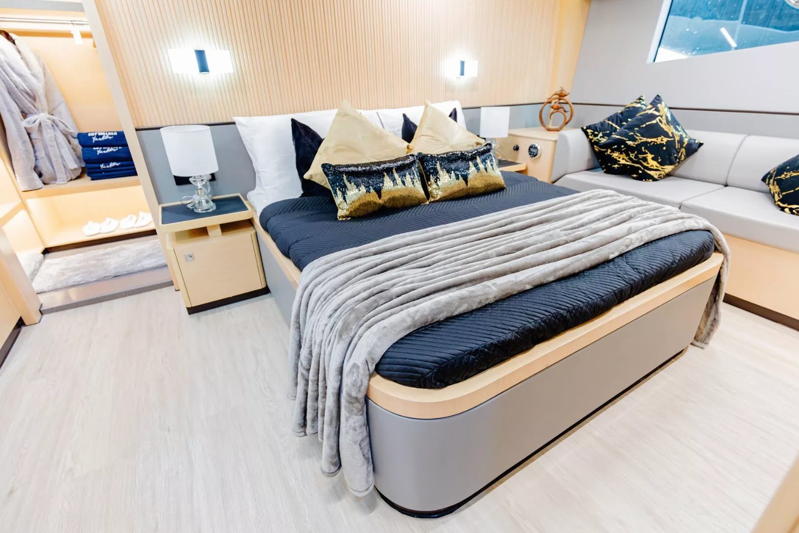 Sky Walker Reno yacht, image 15