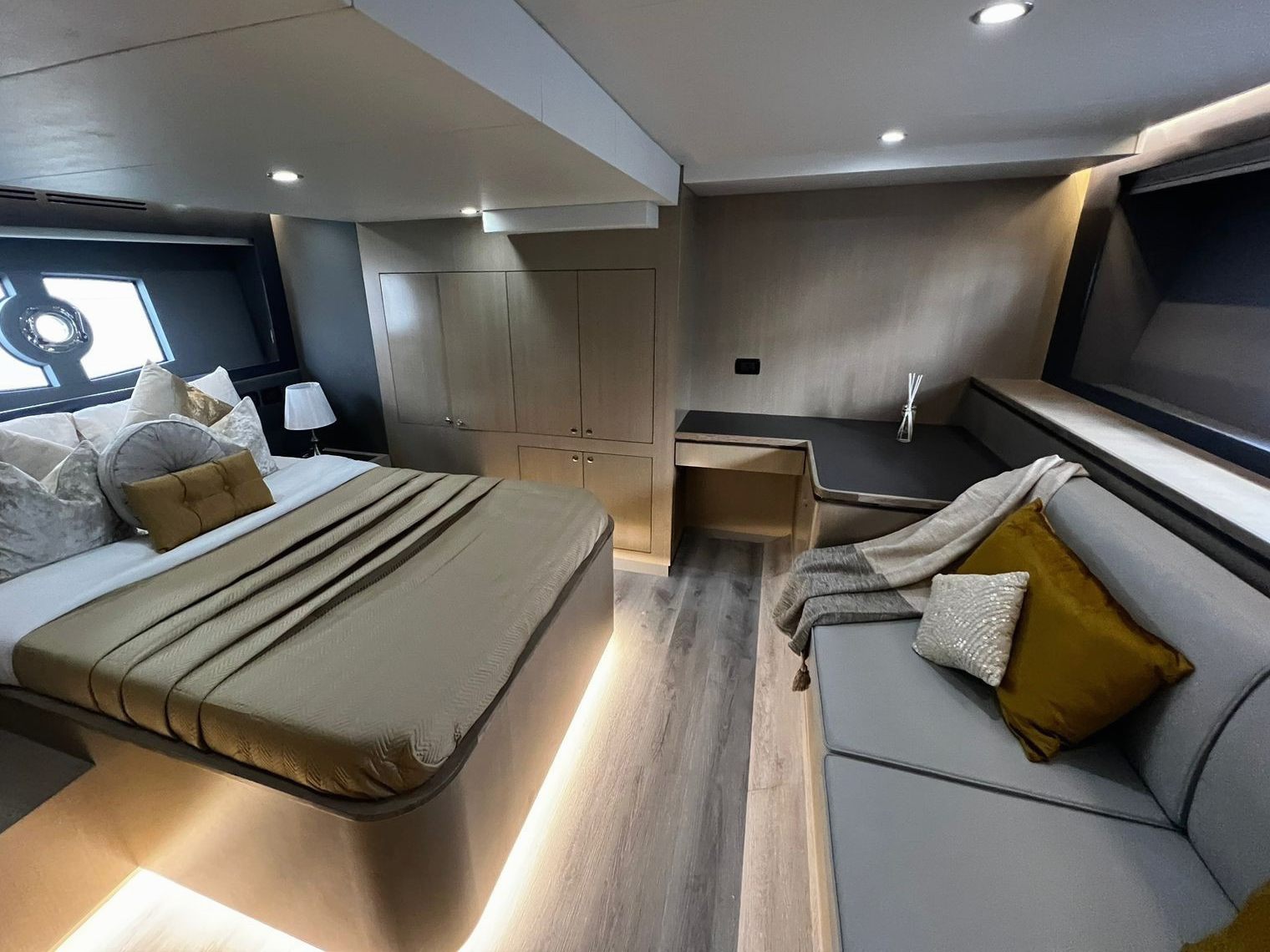 Sky Walker Zia yacht, image 3