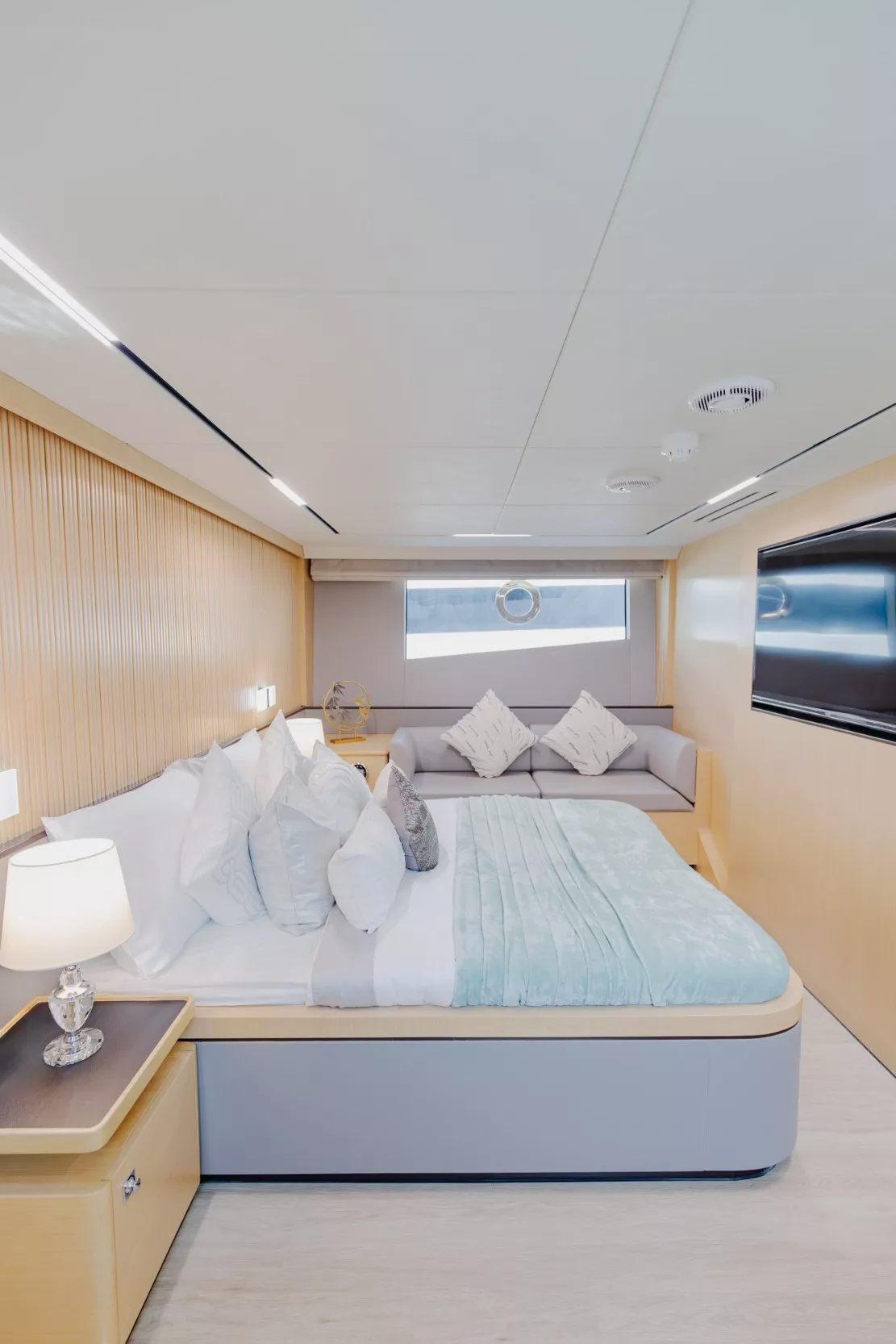 Sky Walker Gala yacht, image 12
