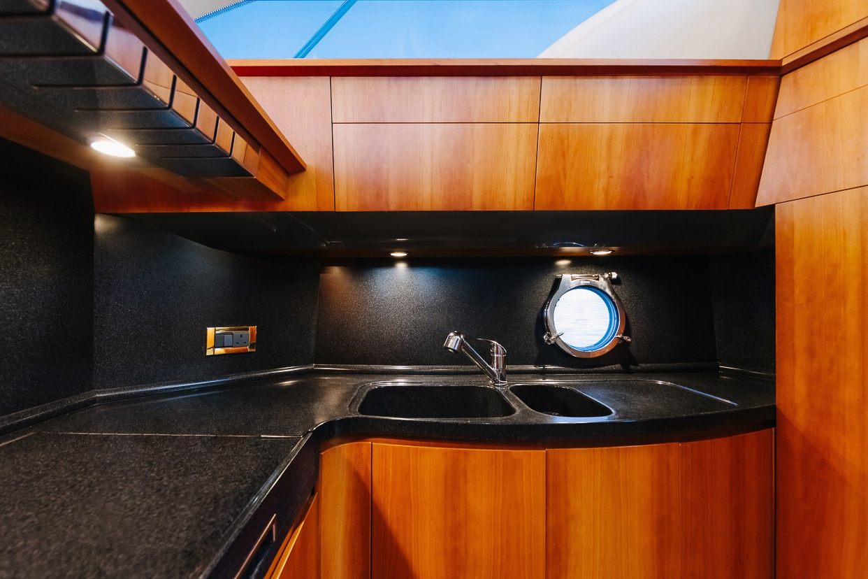 Azimut Candy yacht, image 6