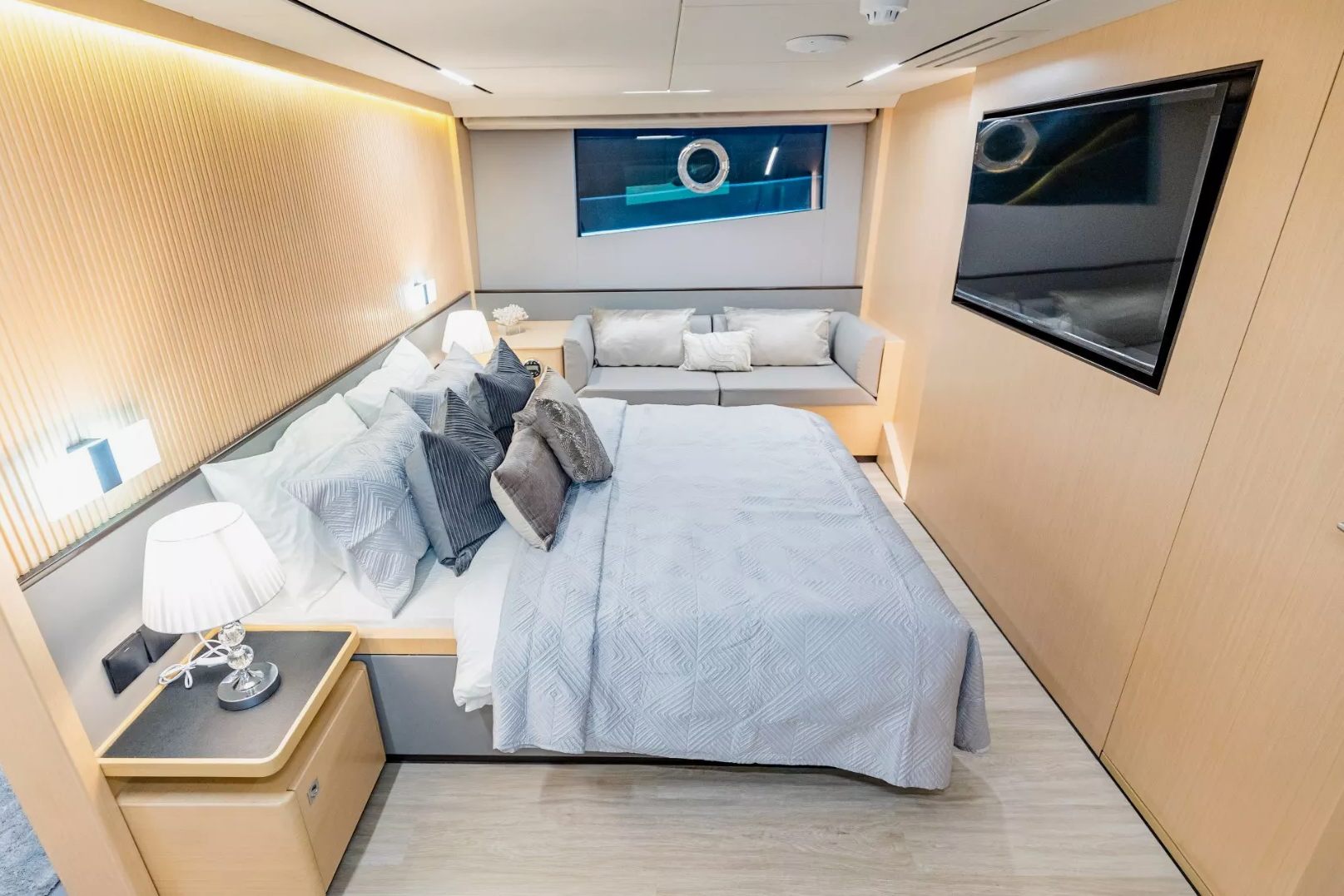 Sky Walker Fibo yacht, image 12