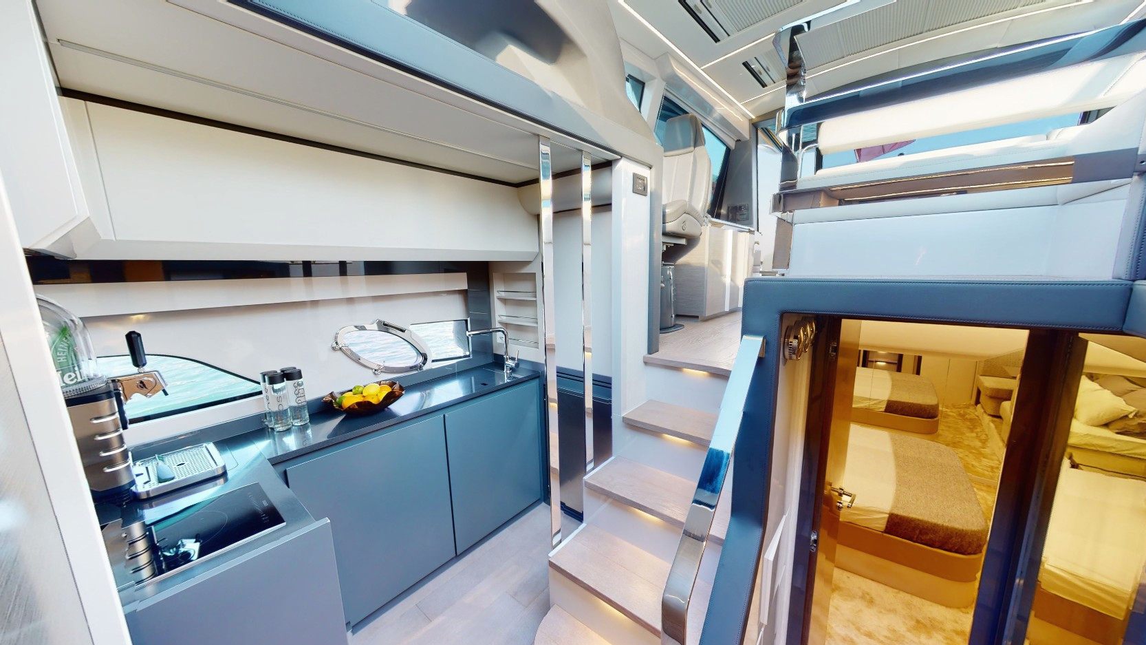 Pershing 5X Pearl White yacht, image 5
