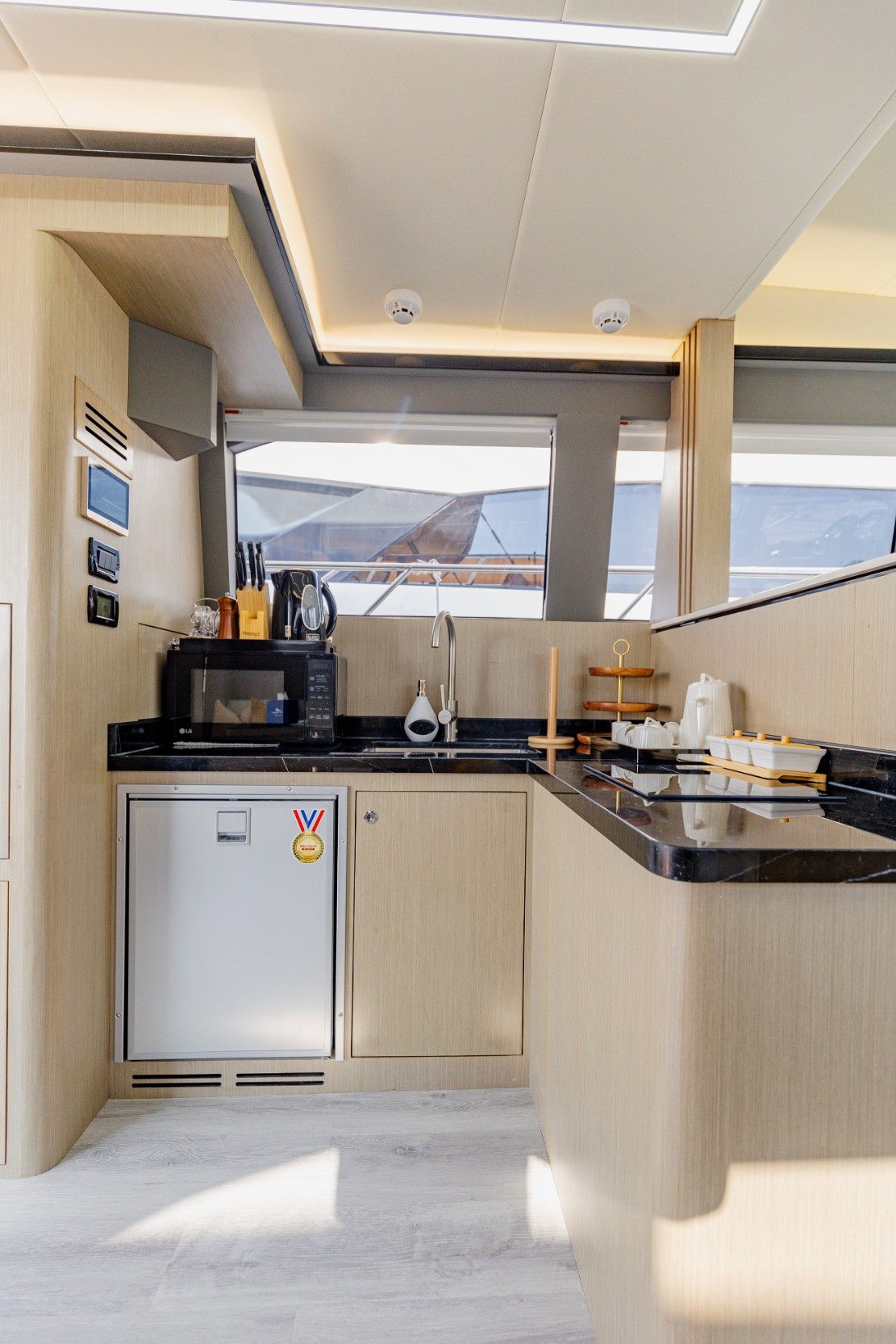 Sky Walker Kio yacht, image 5