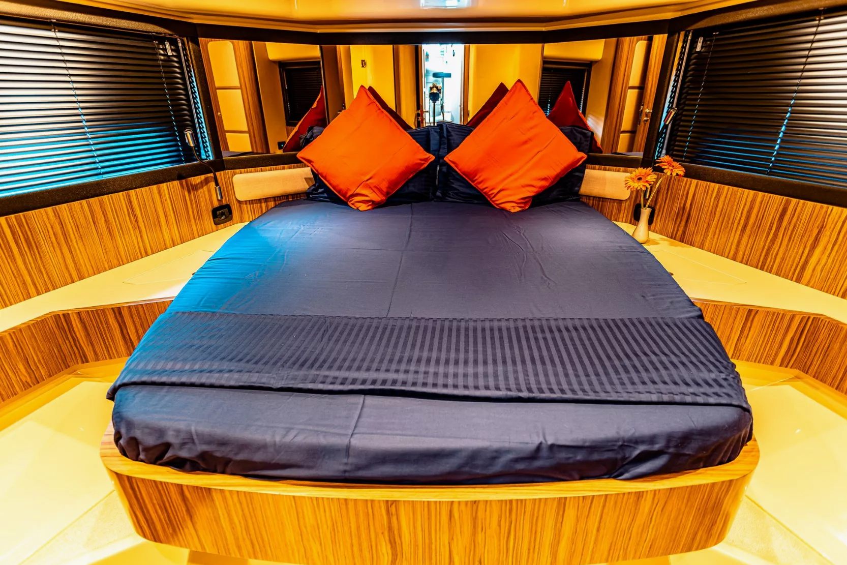Azimut Magellano 43 ft yacht, image 3