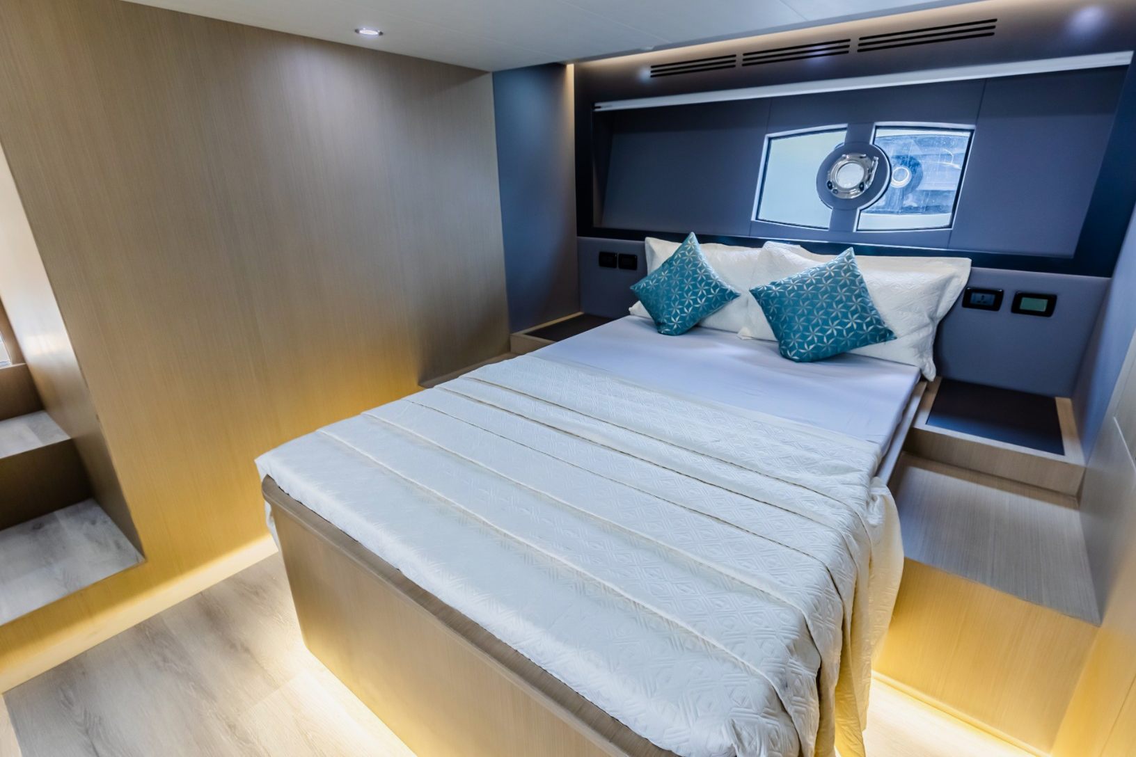 Sky Walker Lee yacht, image 5