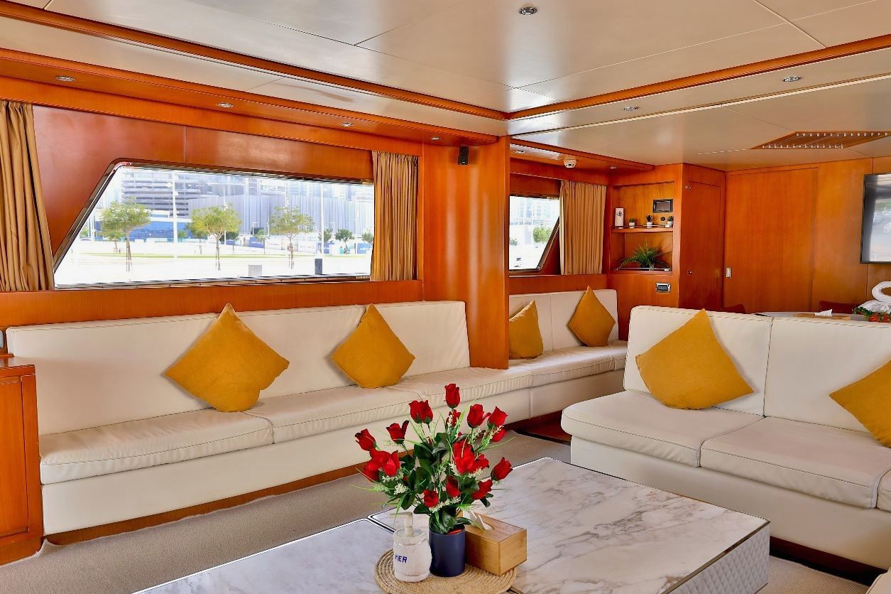 San Lorenzo yacht, image 2