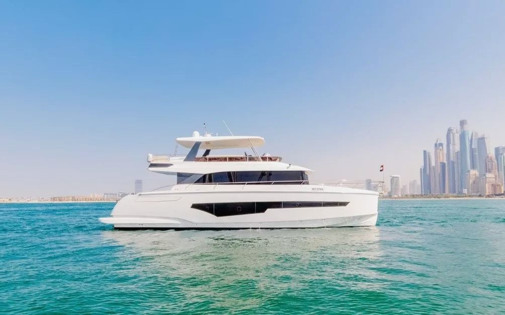 Sky Walker Aura in Dubai, 62 ft