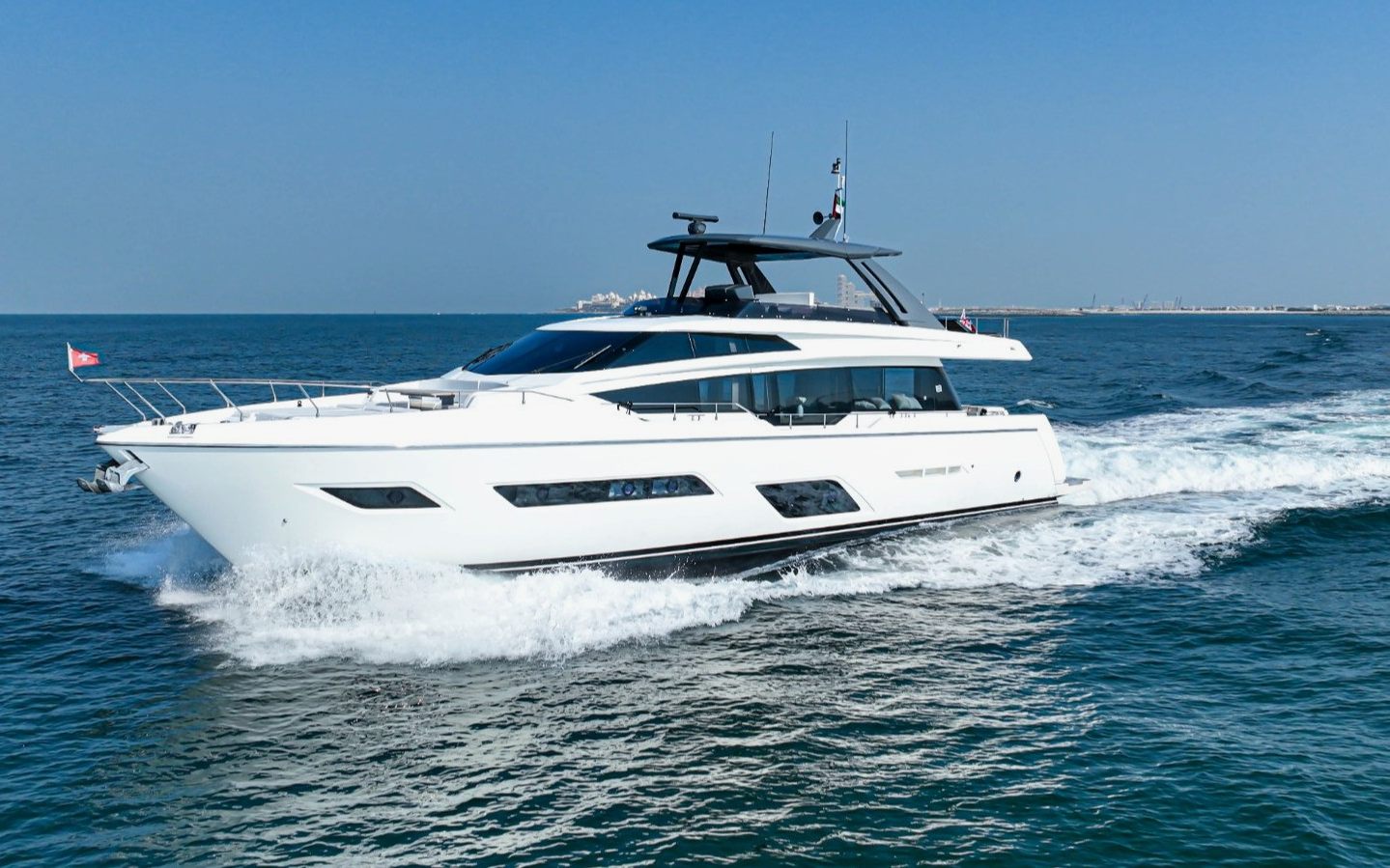 Ferretti 78 pés para alugar