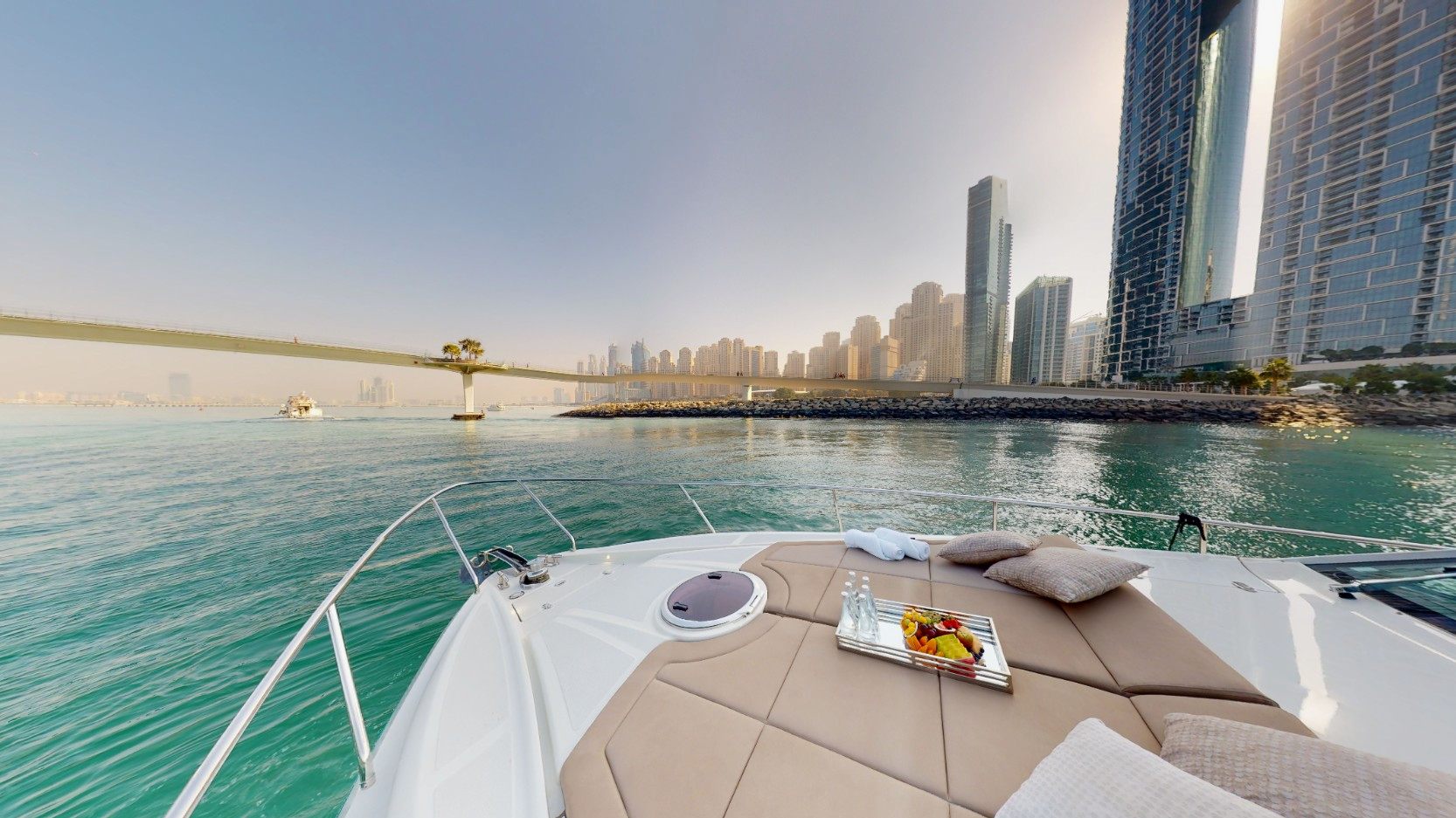 Pershing 5X Pearl White yacht, image 2
