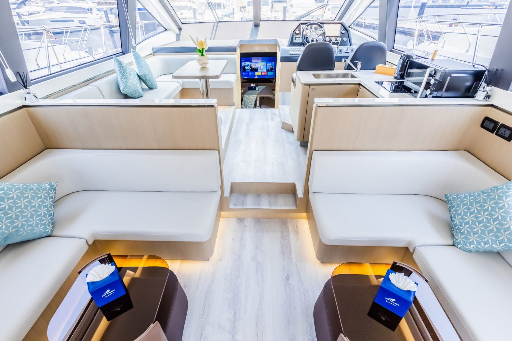 Sky Walker Art yacht, image 6