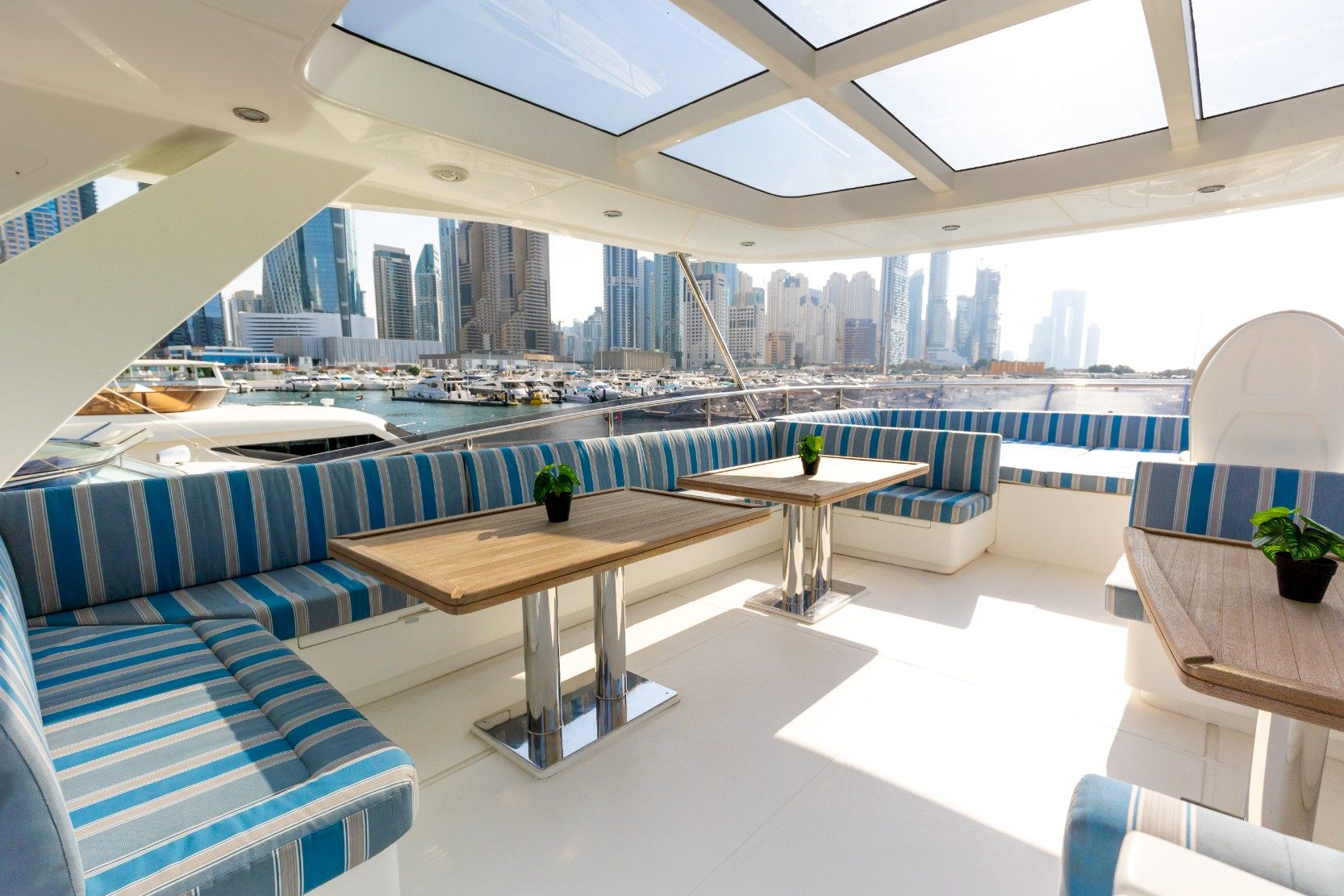 Sky Walker Caliente yacht, image 10