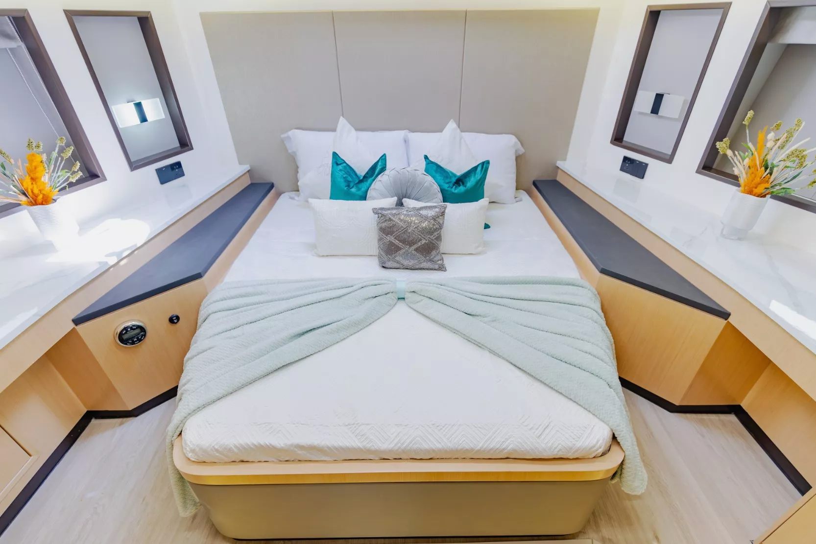 Sky Walker Gala yacht, image 9