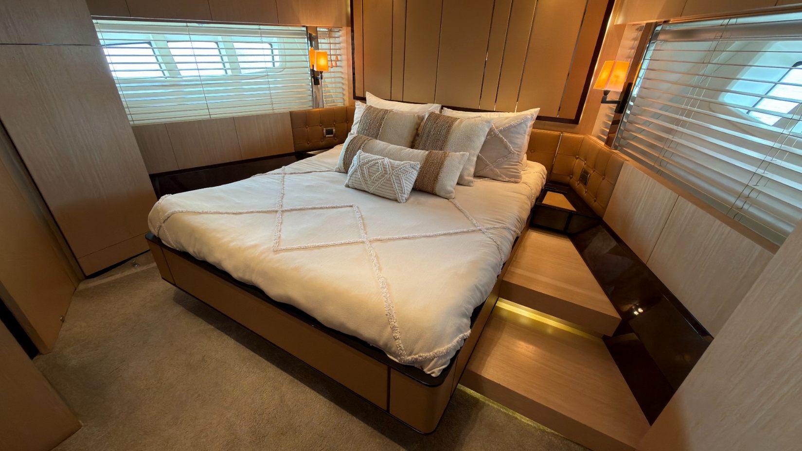Azimut Satisfaction yacht, image 6