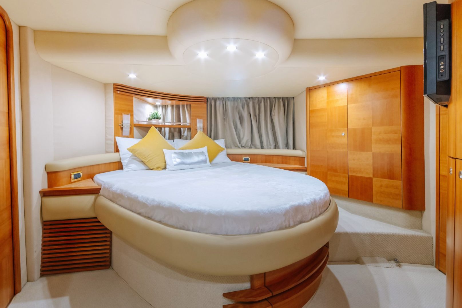 Azimut White Pearl yacht, image 3