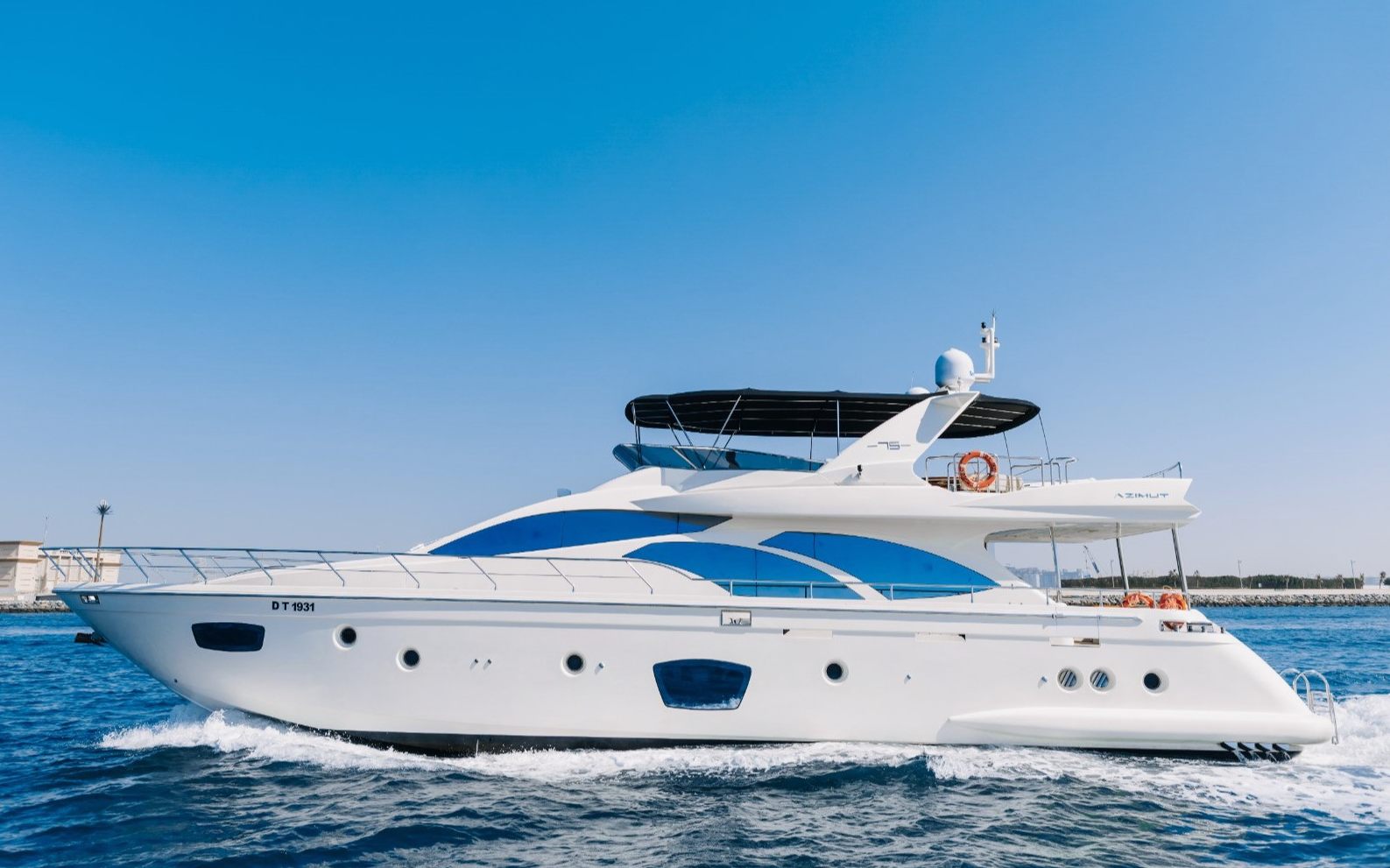 Azimut Viktoria in Dubai, 75 ft